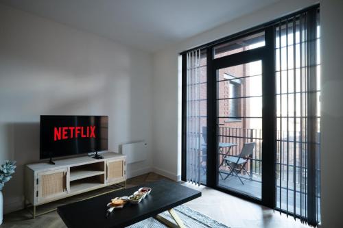 The Westside Apartamento | Balcony city view Spacious WiFi Family Contractors