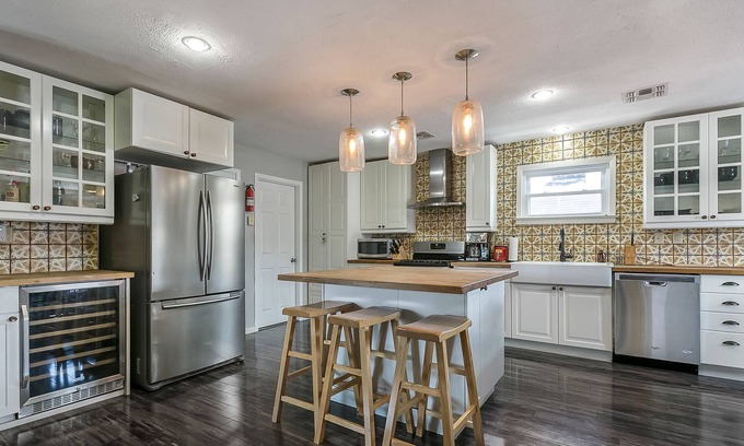 South 7th Ward Casa | Ubicación impresionante de Frenchmen St cerca de FQ con balcón envuelto (18STR-20609)