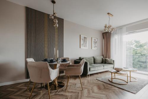 Fabryczna Apartamento | Balcony & Parking, Modern Elegant Apartment! Near Tram