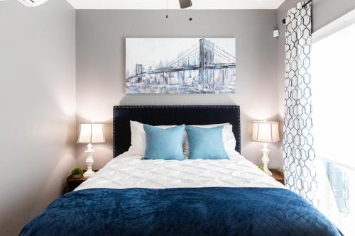 University Heights Apartamento | Balcony-studio-wd-walk-to-restaurants&park