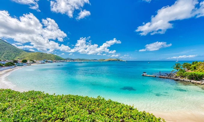 Grand Case Complejo | Balcony Views + Private Beach Access | Paddleboard & Relax in Style