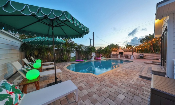 North Hyde Park Casa | Bali Resort Home with pool, putting green, golf simulator, game room
