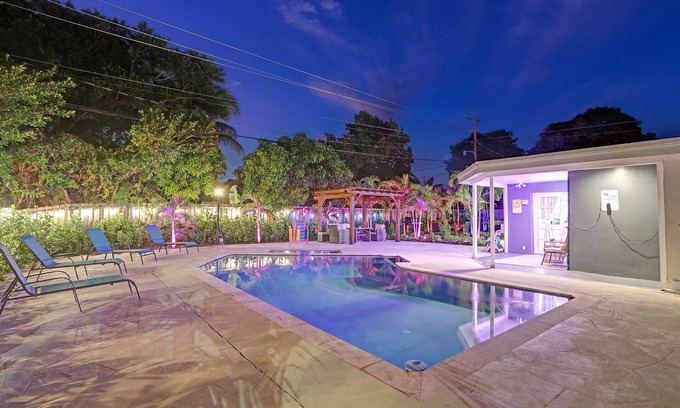 Ives Estates Casa | Bali villa with Heated pool, 15 min from beach, hard rock stadium, free parking