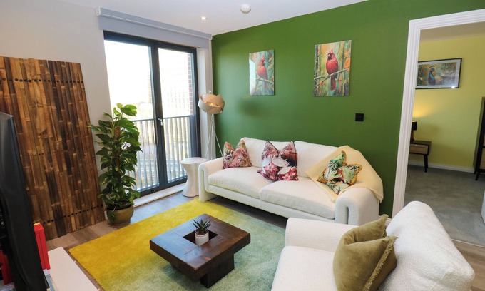 Holbeck Cabaña | BALINESE RETREAT, family friendly, with a garden in Leeds
