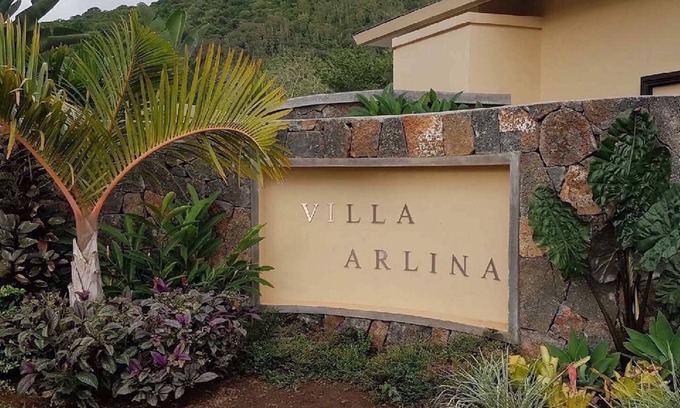 Black River Villa | Villa balinesa en el corazón de una exuberante vegetación.