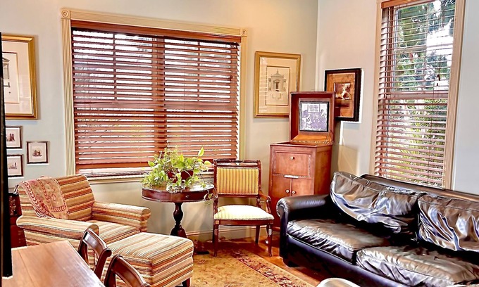 Old Ballard Casa | Ballard Bunkhouse 1st flr unit near Ent. dist. with Rapid EV charger, parking.