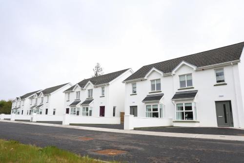 Ballintra Casa | Ballintra 3 Bedroom Family Holiday Home - Near Rossnowlagh Surfing & Beach & Donegal Bay Golf