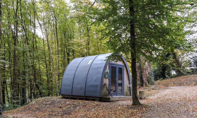 Barranisky Cabaña | BALLYBEG POD 7, romantic, with hot tub in Tinahely, County Wicklow