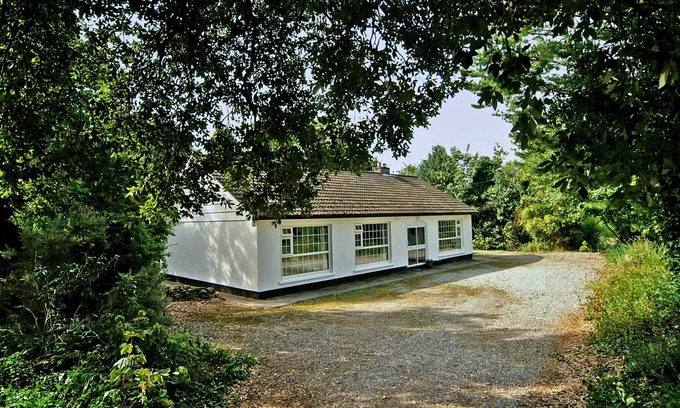 Clogheen Casa | Ballyboy Cottage - Three Bedroom House, Sleeps 6