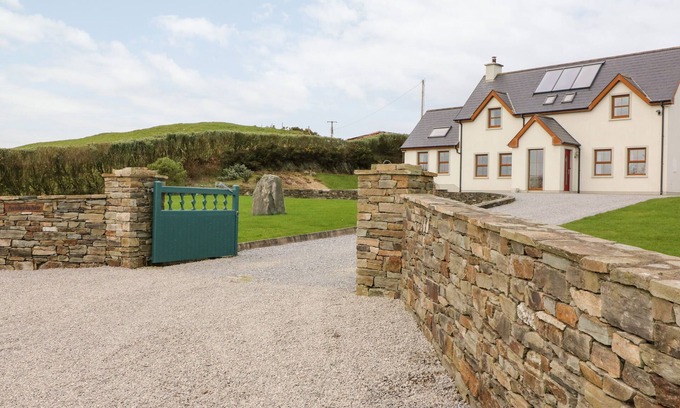 Castletownsend Cabaña | BALLYCAHANE, country holiday cottage in Castletownshend, County Cork