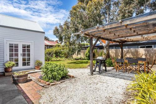 Kingston Beach Casa | 'Balmoral Cottage' A Kingston Beach Escape