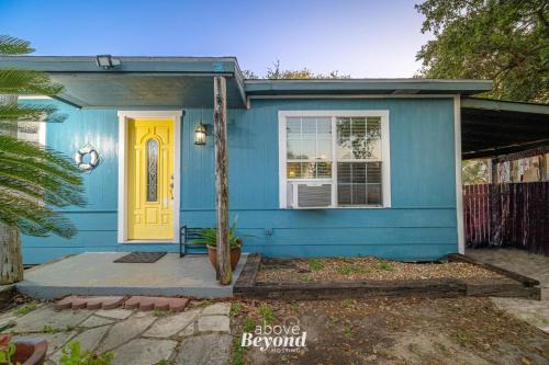 Flour Bluff Apartamento | Balmy Blue Beachy Bungalow