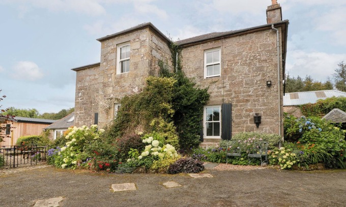 Maybole Cabaña | BALSAGGART FARM, family friendly, with open fire in Kirkmichael