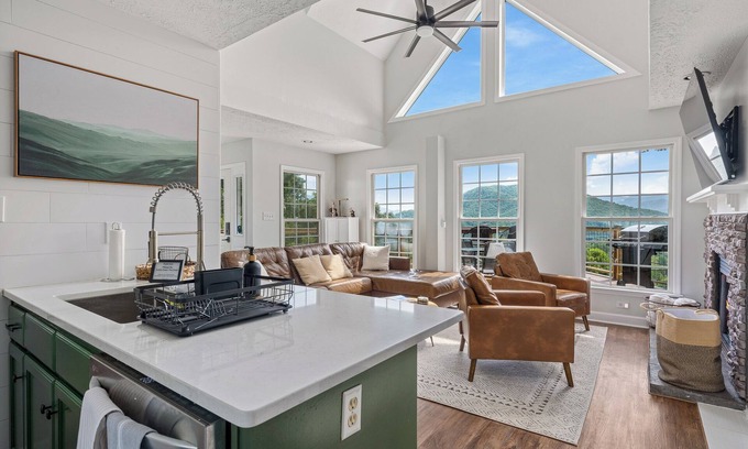 Sylva Casa | Balsam Haven I Mountain View I Fireplace Home in Great Location