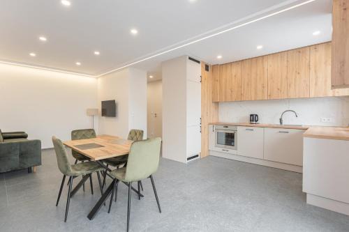Nowy Port Apartamento | Baltic Emerald Cozy Apartment Near the Sea and Polsat Plus Arena Stadion Stadium with Roof Terrace FREE PARKING Gdańsk Letnica