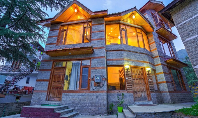 Aleo Cabaña | Balvenie - 4 BHK - A mountain View cottage 5 min away from Mall Road