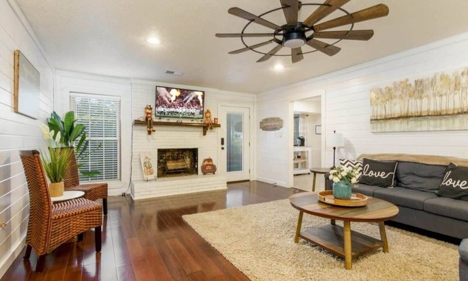 Northport Casa | Bama Ranch | 4 Miles to Stadium | Sleeps 8