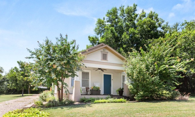 Waco Casa | Bamboo Bungalow |5 Min to Silos/Downtown