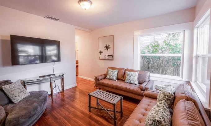 Grant Hill Casa | Bamboo House (Downtown, Convention Center) 3BR