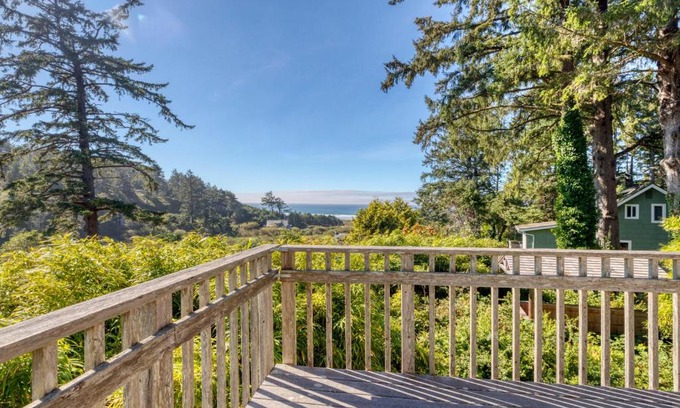Neahkahnie Beach Casa | Bamboo House - Meredith Lodging