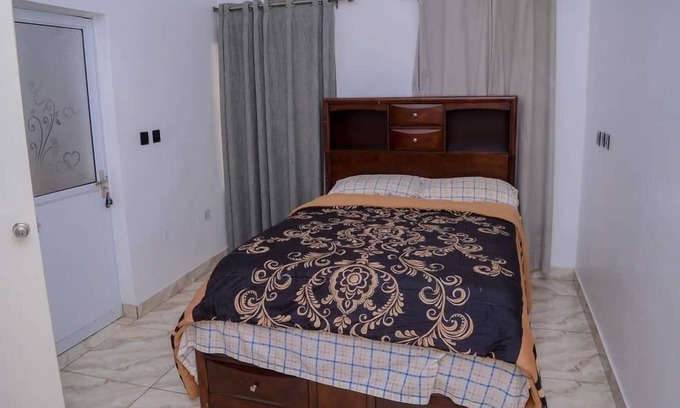 Surulere Apartamento | Bamgbose Apartments - Sleeps 2 - Parking - WiFi