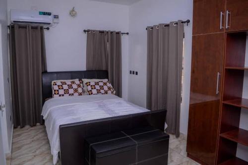 Surulere Apartamento | Bamgbose Apartments - Sleeps 4 - Parking - WiFi