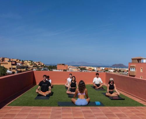 Geafond Casa | Banama Coliving & Coworking, Surf & Yoga - Casa Roja