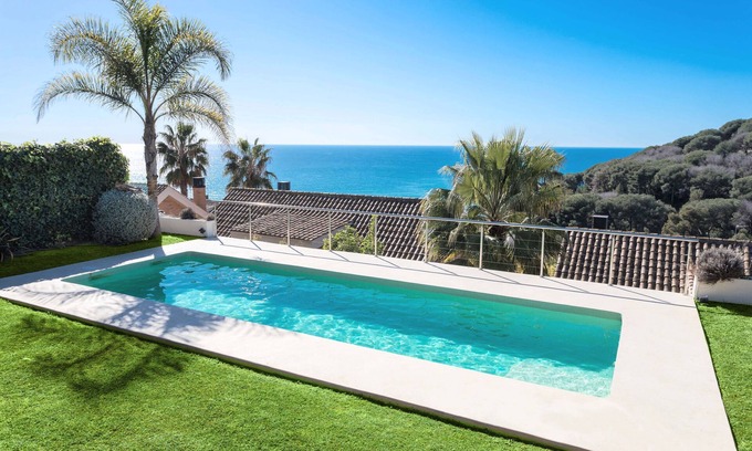 Arenys de Mar Casa | BANANA - Hermosa casa en ARENYS DE MAR con piscina y jardín privados, y una impresionante vista del mar Mediterráneo!