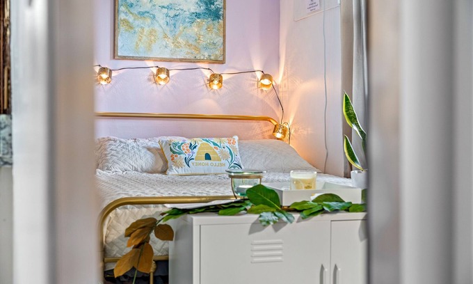 Southwest Apartamento | Banana Bungalow with Dreamy New Bathroom