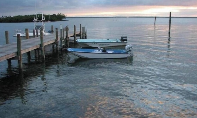 Green Turtle Cay Casa | Bananaquit - Spectacular House overlooking Bita Bay with a pool