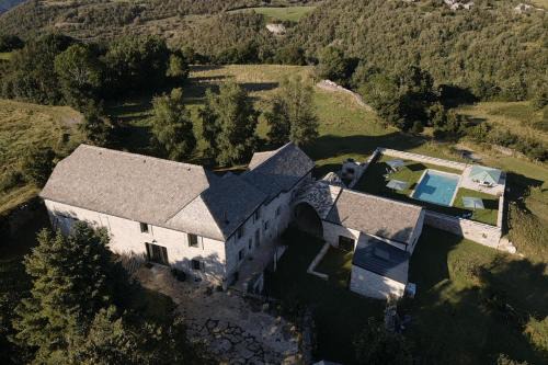 Banassac Casa | Banassac Canilhac Gite pour 4 personnes avec piscine partagée et vue panoramique en Lozère