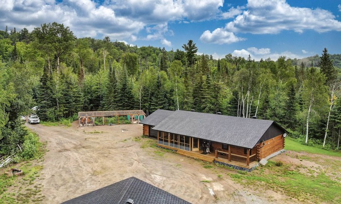 Hastings Highlands Cabaña | Bancroft Log Cottage , 30 Acres Forest. Spring is here! Trails minutes away