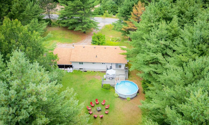 Hastings Highlands Casa | Bancroft Memories | 5BR Retreat + Pool & 2 Kitchens