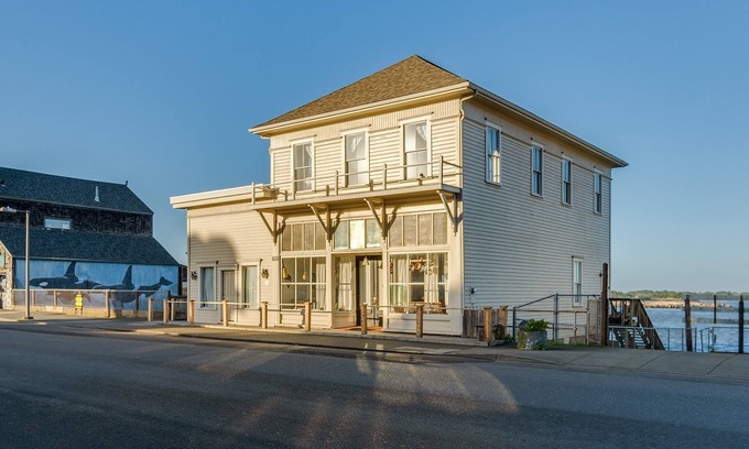 Bandon Casa | Bandon Historic River House in Old town Bandon with amazing views!
