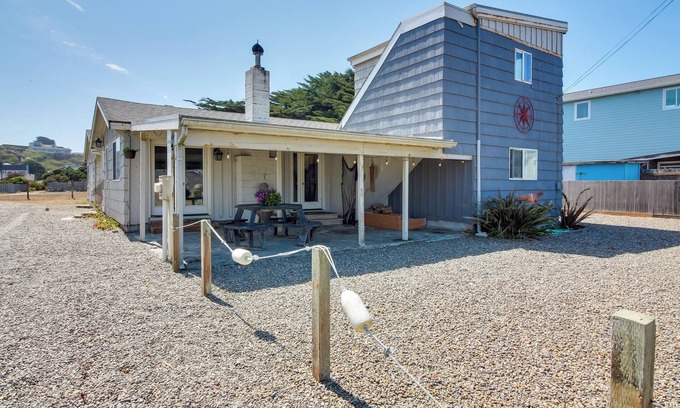 Bandon Casa | Bandon Home w / Ocean View & Yard - ¡Camina hasta la playa!