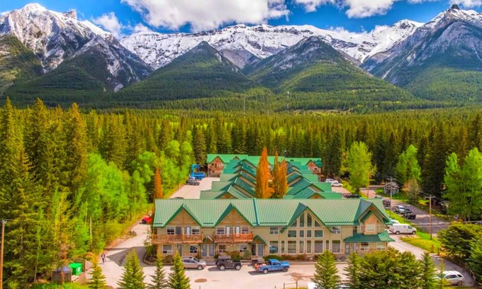 Harvie Heights Casa | Banff Gate- Private Entrance 2-Level Townhouse