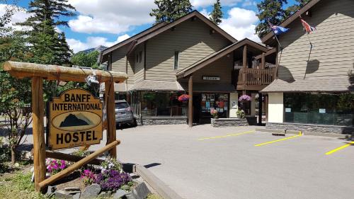 Banff Hostal | Banff International Hostel