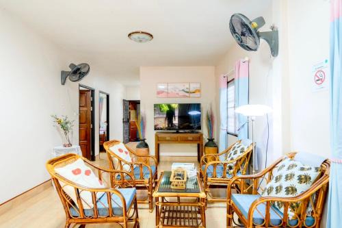 Phongprasan Casa | Bangsaphan Paradise Brown House