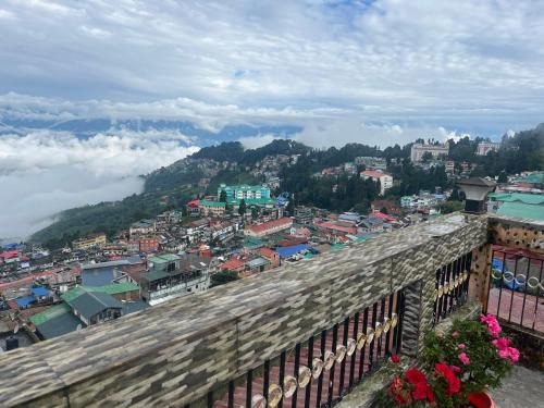 Darjeeling Cama Y Desayuno | Banjaara Backpackers- Room & Beds