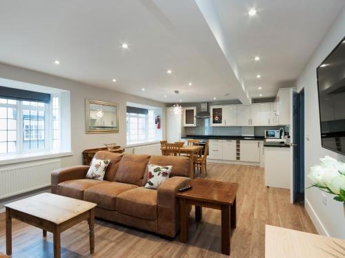 Dartmouth Casa | Bank Apartment 1
