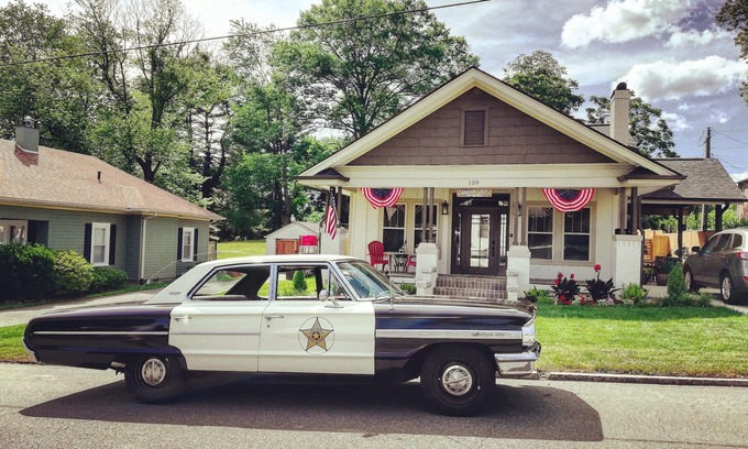 Mount Airy Casa | Bank Street Bungalow