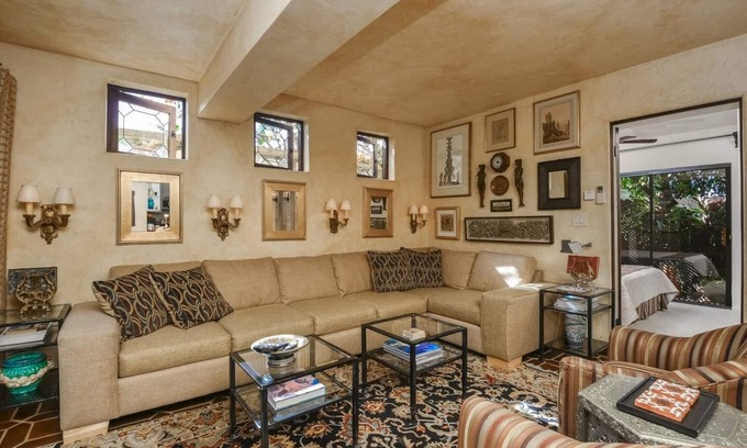 Park West Casa | 'The Carriage House' Unidad Inferior Hill- del banquero