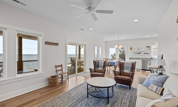 Cedar Island Casa | Banks' Haven-Sound Front/Pet Friendly Home