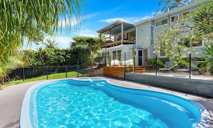 Wamberal Casa | BANKSIA HOUSE | pool, wifi | Accom Holidays