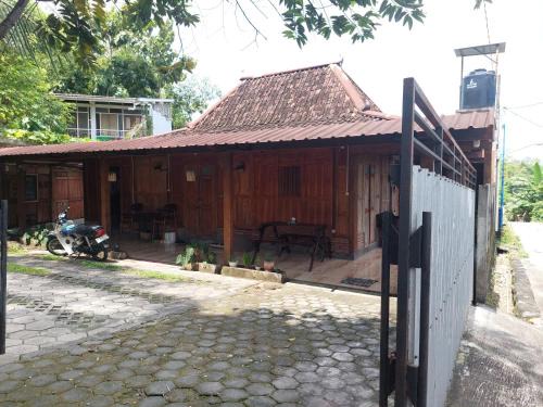 Bangunjiwo Casa | Banyu Kasongan Homestay