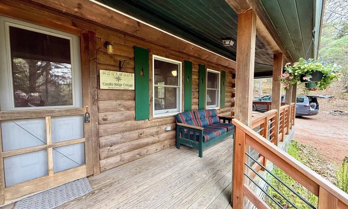 Salsbury Cove Cabina | Bar Harbor Cabin Minutes to Downtown and Acadia National Park