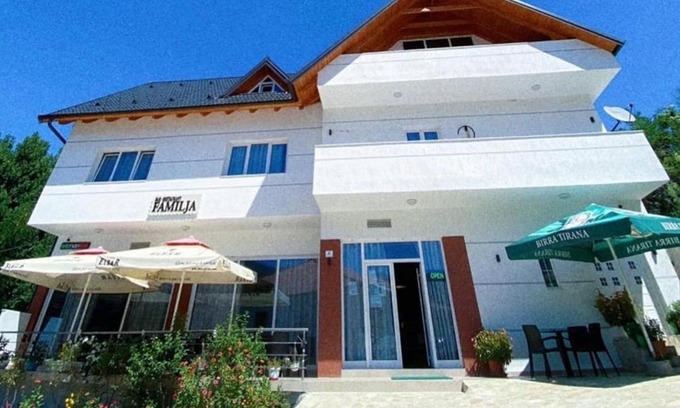 Sakës Hotel | Bar-Restaurant-Hotel-Familja