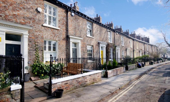 York Casa | Bar Wall Cottage-City Wall Views-sleeps 5