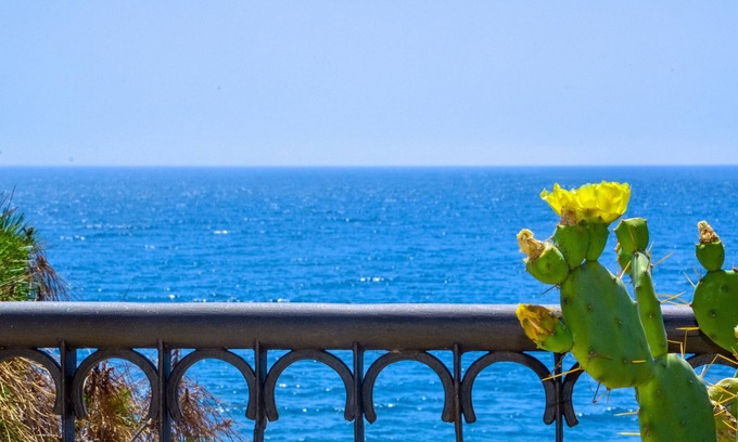 Santa Teresa di Riva Casa | Sea House Barrabás
