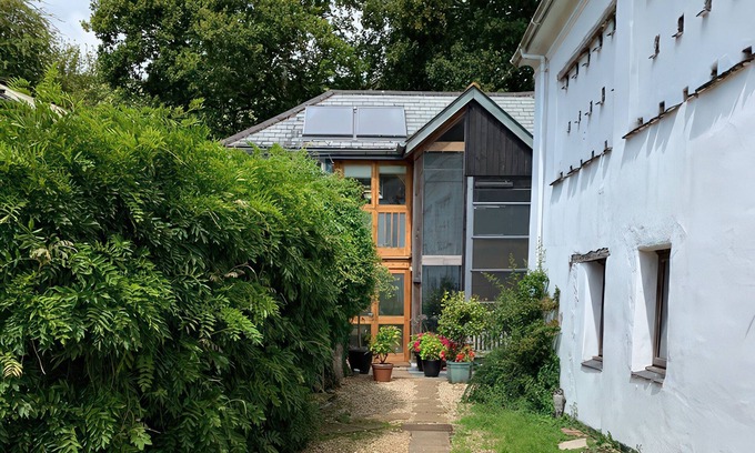 Dartmouth Cabaña | BARBERRY BROOK, pet friendly, luxury holiday cottage in Dittisham